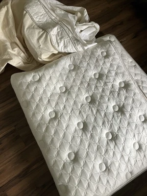 Select Comfort Number Eastern King Dual Air Top & Bottom Zipper Cover Silver Edi - Image 1 of 4