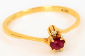VINTAGE BEAUTIFUL 14K YELLOW GOLD SIGNED STYLECREST RED RUBY DIAMOND RING SZ 8 - Picture 1 of 4