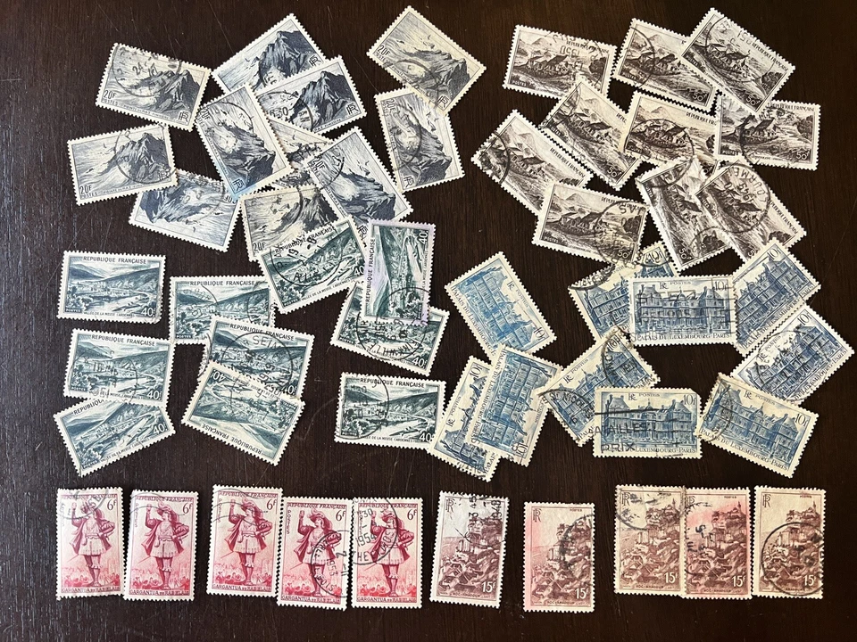 EARLY FRANCE INVESTOR LOT OF 50 STAMPS HISTORICAL ARCHITECTURE SCENES - Image 1 of 4