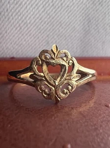 Dainty 9ct Yellow Gold Detailed Ring ~ 1.20 Grams ~ Size - O - Picture 1 of 5