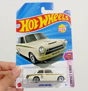 Estuche Hot Wheels 2025 L Lotus Cortina Compact Kings Blanco - Int. Tarjeta #213 - Imagen 1 de 2