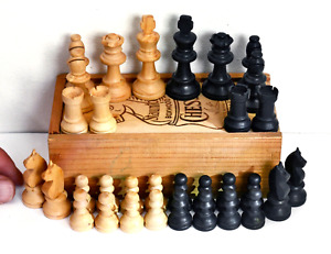 Vintage Set of Staunton Pattern Wooden Chess Men with Original Box. King 6cm