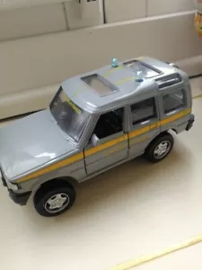 GUARDIA DI FINANZA Land Rover Discovery Die Cast Scala 1/21 Grigio Chiaro Ottimo - Foto 1 di 9