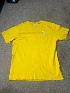 Levi's x Peanuts Mens Size Medium Yellow Relaxed Fit Pocket Tee Shirt Snoopy - Picture 1 of 7