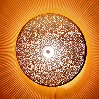 Aplique de pared de lujo de latón marroquí - patrones intrincados hechos a mano, luz cálida A Foto 1 de 4