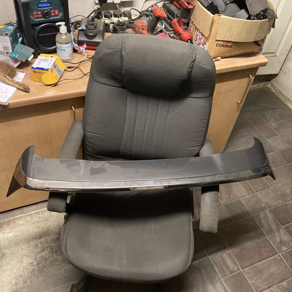 PEUGEOT 2008 TAILGATE BOOT LID SPOILER IN GREY EVL MK1 A94 P/N 9678324280 - Image 1 of 4