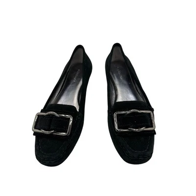 Mocasín plano de gamuza negro Calvin Klein con hebilla plateada - Para mujer Foto 1 de 4