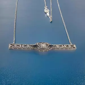 COLLANA ART DECO ORO BIANCO 14K DIAMANTE ZAFFIRO BARRA SPILLA PENDENTE 17,75" #7885 - Foto 1 di 9