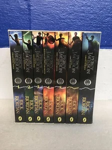 Percy Jackson The Essential Collection 7 Book Box Set Rick Riordan Paperback New - Bild 1 von 6
