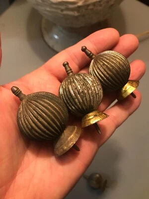 DE COLECCIÓN/ANTIGUO REMATE DE RELOJ DE LUJO de latón y plata ¡Maravillosa pátina antigua!  Foto 1 de 3