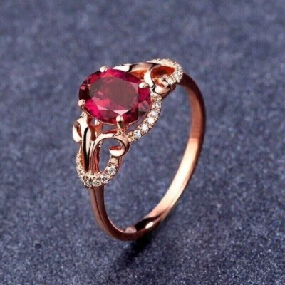 Anillo de compromiso con halo de rubí rojo simulado corte ovalado de 2 quilates enchapado en oro rosa de 14 quilates Foto 1 de 3