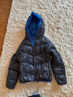 Abrigo chaqueta acolchada reversible pequeña Skea para mujer azul y negro usado una vez Foto 1 de 4