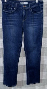Pantalones de mezclilla para mujer Levi’s tiro medio ajustados lavado oscuro 6S W28 X L30 - Imagen 1 de 4