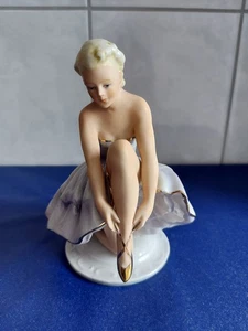 -~Fasold & Stauch-~Porzellanfigur-~Ballerina Schuhe bindend-~bis 1972-~2 - Bild 1 von 15