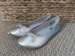 Girls Silver Dressy Shoes Flats, Size 3.5, New! - Picture 1 of 6