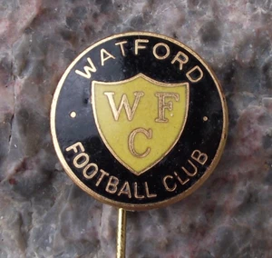 Distintivo Spilla Vintage Watford Football Club WFC Inghilterra Tifosi Motivo Crest Logo - Foto 1 di 2