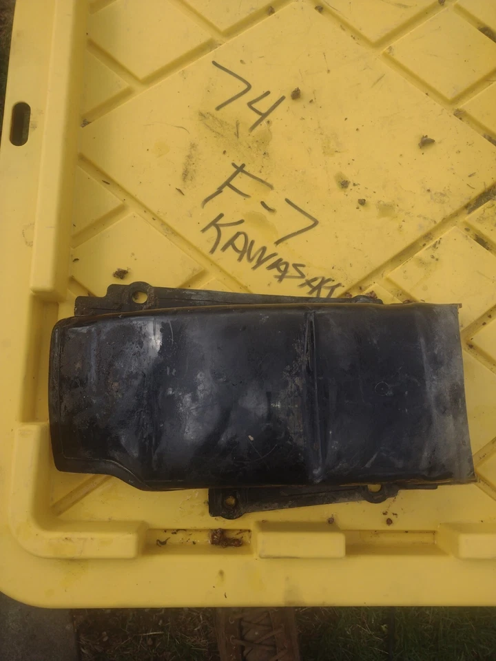 Kawasaki F7 175 1974 guardabarros interior trasero Foto 1 de 1