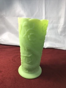 fenton jadeite vase - Picture 1 of 4
