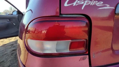 Luz trasera izquierda Ford Aspire 1997 conductor lámpara de freno OEM F7bz13404aa Foto 1 de 4