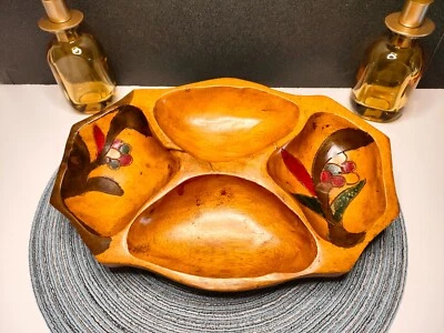 Plateau en bois de 4 sections, dont 2 décorées fait main. Apéro fête festivités - Photo 1/4