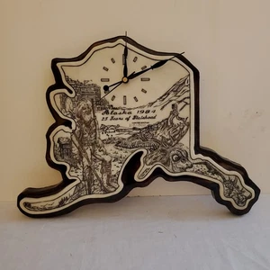  Reloj con forma de Alaska 1984 resina sobre madera, 25 años de estadidad edición limitada #215/1500 - Imagen 1 de 13