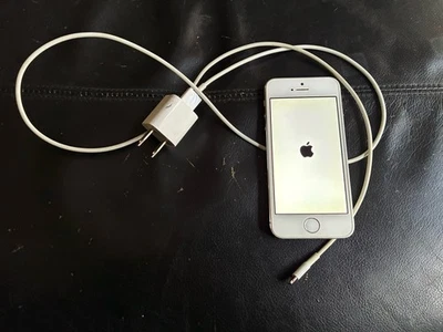 Apple iPhone 5s - 16 GB - White; Unlocked- Good condition. - Image 1 of 4