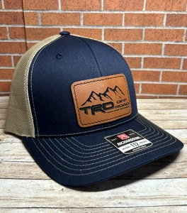 Sombrero de camionero Richardson 112 Tacoma TRD parche de cuero sintético - azul marino/caqui - Imagen 1 de 4