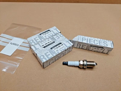 Bujía Renault CLIO Mk2 X4 1.4 1.6 1.8 16V 7700500155 Original NUEVA Foto 1 de 4