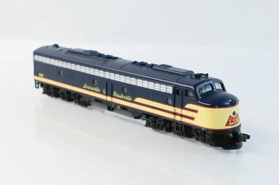 Life Like 7166 N Scale DC Locomotive Louisville & Nashville 796 E8A L&N (DC) - Image 1 of 4