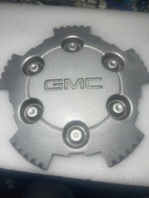 Центральный колпак колеса 2004-08 Chevrolet Colorado. Деталь No 9593989. Подлинный - Изображение 1 из 4