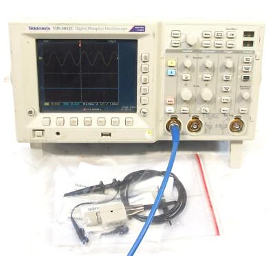 Tektronix TDS3052 C 2CH 500 MHz 5 GS/s DPO Digital Phosphor Oscilloscope - Image 1 of 4