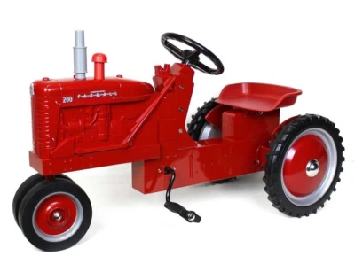 Tractor de pedales Ertl Tomy Case International Farmall 200 2020 44170 NF nuevo en caja Foto 1 de 4