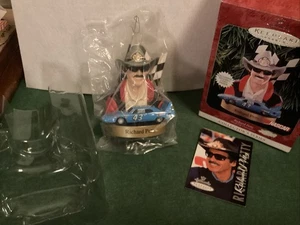 Hallmark Keepsake Ornament, Richard Petty 1973-1998, serie Collectors - Imagen 1 de 5