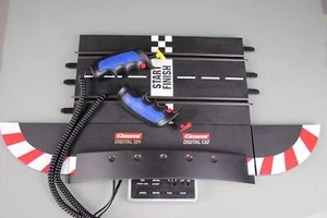 Carrera Digital 124/132 Control Unit mit zwei Controllern (lose) - Bild 1 von 1