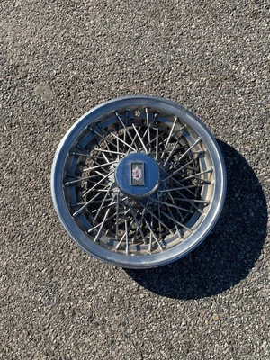 One 1980 a 1985 Oldsmobile 98 Regency Delta 88 radios cable tapacubos 15 pulgadas Foto 1 de 4