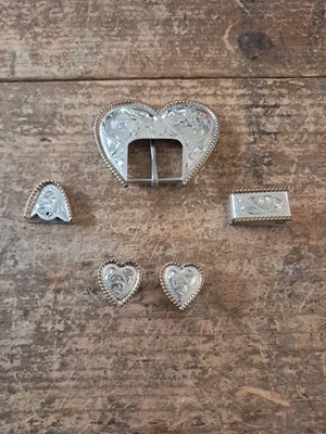 Hebilla de cinturón de plata esterlina superpuesta caballo tachuela silla de montar corazón nupcial  Foto 1 de 4
