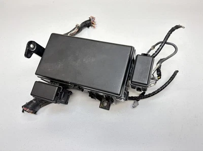2006 LEXUS GX470 4.7L V8 ENGINE BAY FUSE BOX USED NOTE! CUT WIRES AS PICTURED - Image 1 of 4