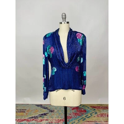 Top vintage de seda azul con cuentas con escote bajo drapeado lentejuelas rosa y turquesa Foto 1 de 4