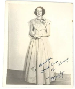 Foto vintage in bianco e nero di una bella donna luglio 1949 per nonno di Marilyn - Foto 1 di 2