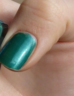 Smalto Unghia Effetto Gel Verde Perlato Lucido Nail Art Super Rinforzante - Immagine 1 di 4