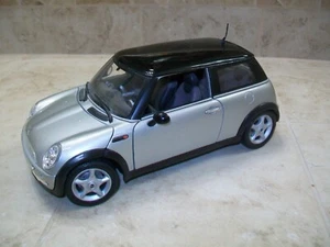 Maisto Mini Cooper 1/18 Model - Picture 1 of 16