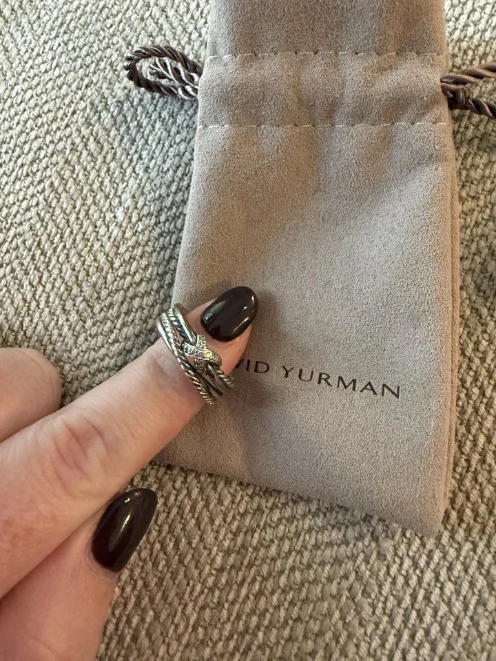 Anillo David Yurman X banda cruzada en plata de ley con pavé de diamantes Foto 1 de 1