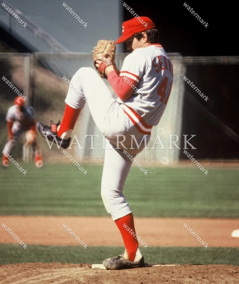 EM225 Tom Seaver Reds Legkick 8x10 11x14 16x20 Photo - Image 1 of 1
