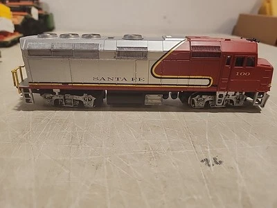 Vintage HO Life-Like F40 Santa Fe ATSF Locomotive # 100 Tested Runs & Lights Up  - Image 1 of 4