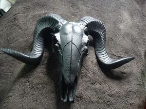 Schwarzer Widder Totenkopf Ornament Dekoration Kunstwerk - Wandbehang - Bild 1 von 2