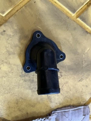 Salida de agua Hyundai Azera 2012-2017 Foto 1 de 4