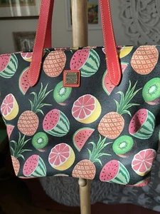 Dooney & Bourke Ambrosia Fruit Tote - Neu ohne Etikett - Bild 1 von 10