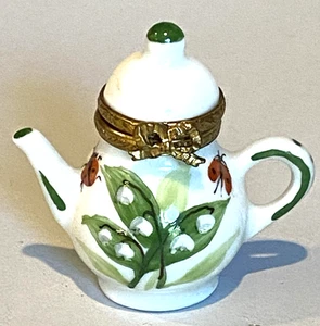 LIMOGES France PEINT MAIN Trinket TEAPOT Box-Signed-LILY of the VALLEY & LADYBUG - Picture 1 of 7