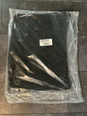 Juego de alfombrillas delanteras negras OEM NUEVAS 22-24 Ford Maverick 2 piezas contorno Foto 1 de 2