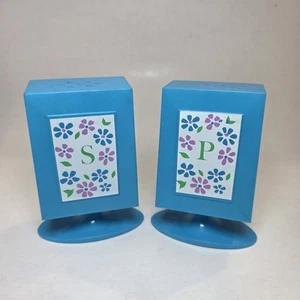 Vintage Salt Pepper Shakers MOD Deka 3.25" Turquoise Blue Floral Plastic USA - Picture 1 of 6